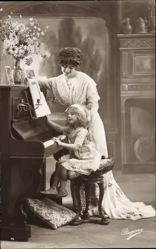 Ak Mädchen spielt Klavier