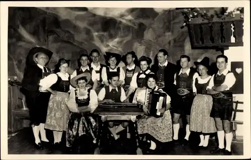 Foto Ak Innsbruck in Tirol, Sängertruppe Kurt Blaas, Gruppenbild in Trachten, Zither, Akkordeon