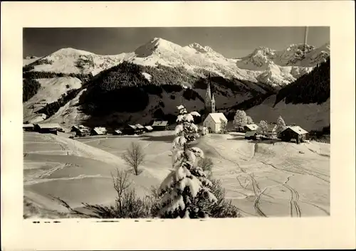 Foto Ak Mittelberg im Kleinwalsertal Vorarlberg, Ortsansicht, Winter