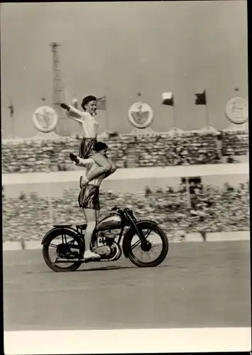 Ak Praha Prag Tschechien,  I. Nationale Spartakiade 1955, Motorradakrobaten