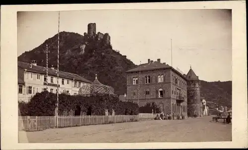 Foto Sankt Goarshausen am Rhein, Straßenpartie im Ort, Burgruine