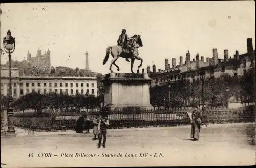 Ak Lyon Rhône, Place Bellecour, Statue von Ludwig XIV