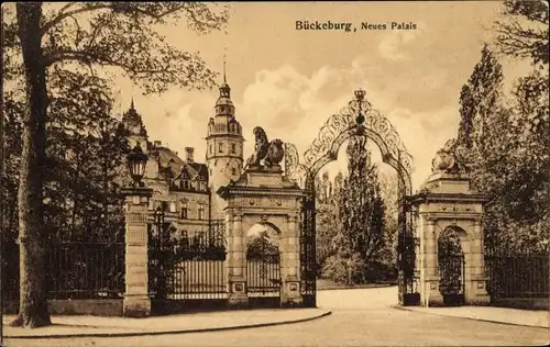 Ak Bückeburg im Kreis Schaumburg, neues Palais, Eingang