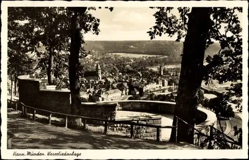 Ak Hann. Münden in Niedersachsen, Weserliedanlage, Blick auf den Ort