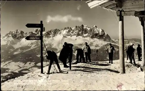 Ak Wilder Kaiser in Tirol, Skifahrer an der Station auf dem Gipfel