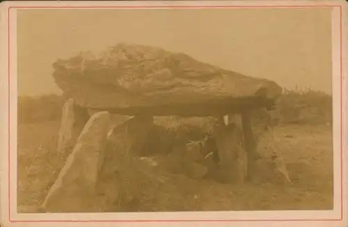 Kabinettfoto Saint Pol von Léon Finistère, Dolmen, 1883