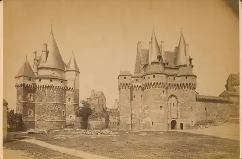 Kabinettfoto Vitré Ille et Vilaine, Chateau de Vitre, la Cour, Saint Laurent