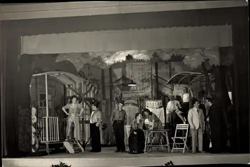 Foto Theaterszene, Schauspieler auf der Bühne