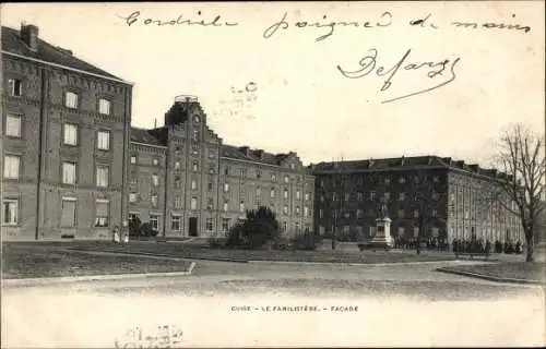 Ak Guise Aisne, La Familistere, Fassade