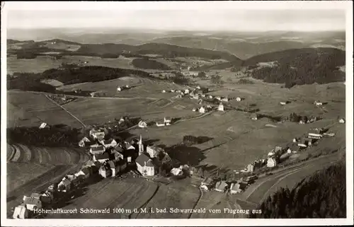 Ak Schönwald im Schwarzwald, Fliegeraufnahme vom Ort