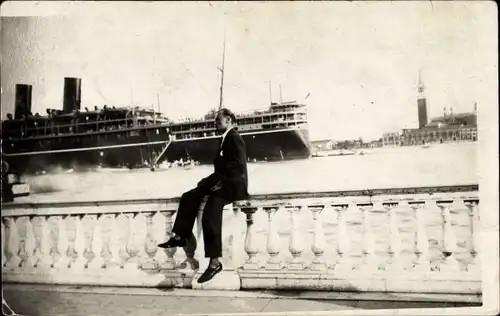 Foto Ak Venezia Venedig Veneto, Dampfer, Mann, Portrait