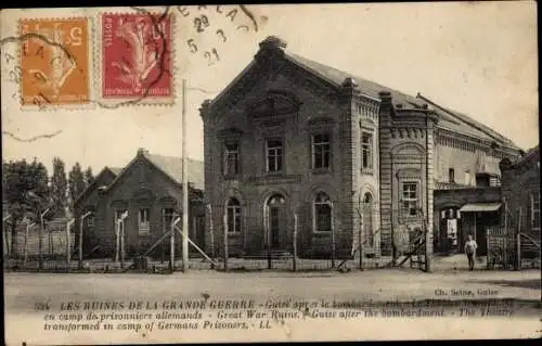 Ak Guise Aisne, Ruinen des Ersten Weltkriegs, Theater, Lager deutscher Gefangener