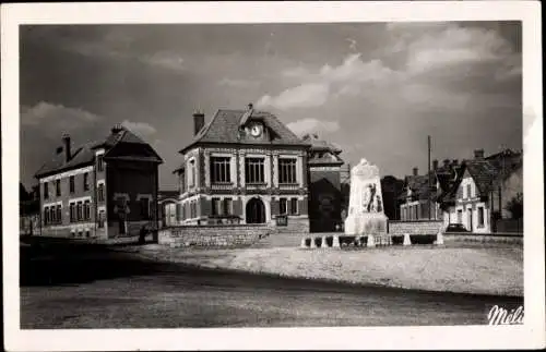 Ak Folembray Aisne, Das Rathaus, Die Schulen, Das Kriegsdenkmal