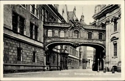 Ak Dresden Altstadt, Schlossübergang, Hofkirche