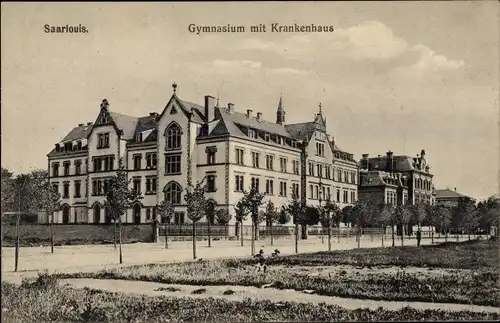 Ak Saarlouis im Saarland, Gymnasium mit Krankenhaus