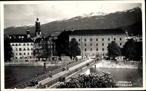 Foto Ak Innsbruck in Tirol, Innbrücke, Kirchturm