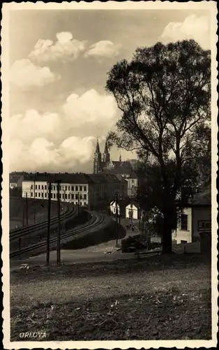 Foto Ak Orlau Orlová Mährisch Schlesien, Teilansicht, Gleise, Kirche