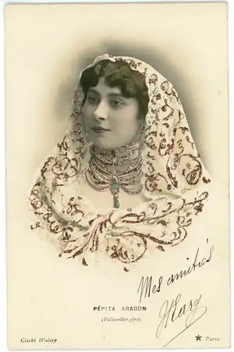 Glitzer Ak Schauspielerin Pepita Aragon, Portrait, Folies-Bergere