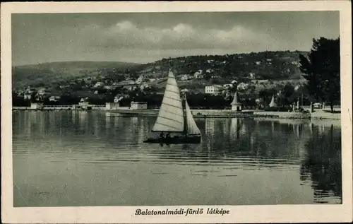 Ak Balatonalmádi fürdö Ungarn, Segelpartie, Ortsblick