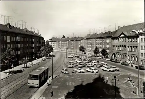 Ak Dessau in Sachsen Anhalt, Straße der DSF, Bus, Parkplatz