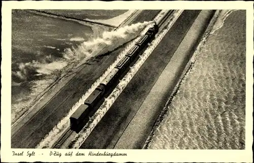 Ak Insel Sylt in Nordfriesland, D-Zug auf dem Hindenburgdamm, Eisenbahn, Fliegeraufnahme