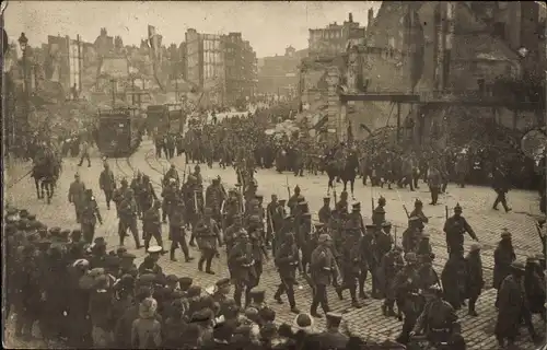 Foto Ak Lille Nord, Transport von Kriegsgefangenen, Kriegszerstörungen, I WK