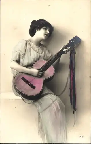 Ak Frau mit Gitarre, Portrait