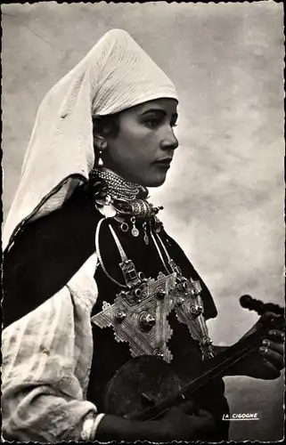 Ak Tiznit Marokko, Junge Frau in Tracht, Musikinstrument, Maghreb