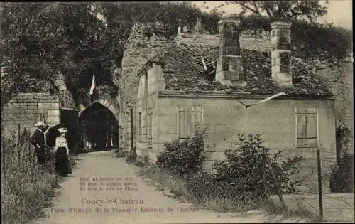 Ak Coucy le Château Aisne, Eingangstor zur ersten Umfriedung des Schlosses