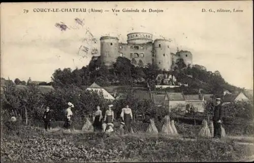 Ak Coucy le Chateau Aisne, Gesamtansicht des Bergfrieds