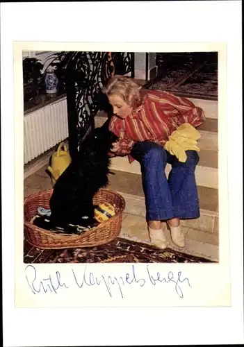 Foto Autogramm Schauspielerin Ruth Kappelsberger, mit Hund