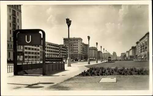 Ak Berlin Friedrichshain, Stalinallee, U-Bahnhof Marchlewskistraße, Weberwiese