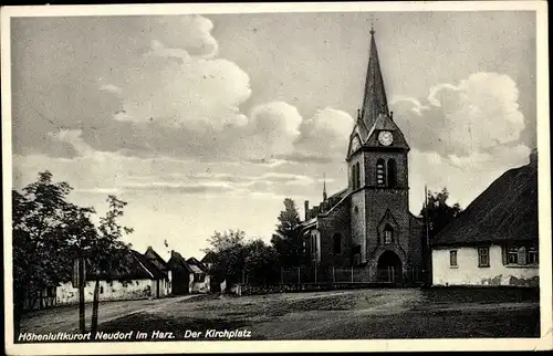 Ak Neudorf Harzgerode am Harz, Kirche am Kirchplatz