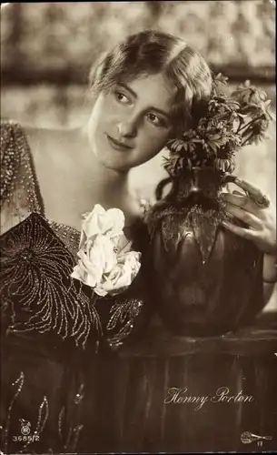 Ak Schauspielerin Henny Porten, Portrait