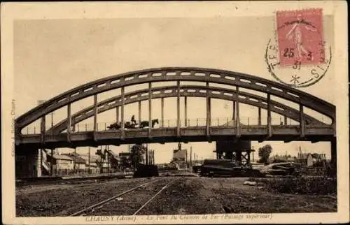 Ak Chauny Aisne, Die Eisenbahnbrücke