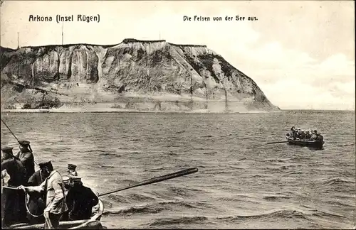 Ak Arkona Putgarten auf Rügen, Felsen von der See aus, Ruderboote