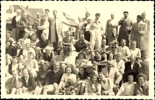 Foto Ak Nordseebad Büsum, Gruppenbild am Strand