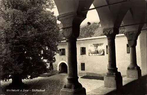 Ak Millstatt am See Kärnten, Stiftshof