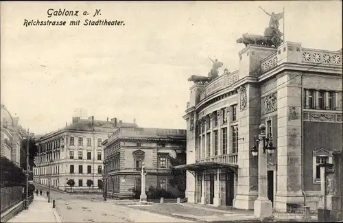 Ak Jablonec nad Nisou Gablonz an der Neiße Region Reichenberg, Reichsstraße, Stadttheater