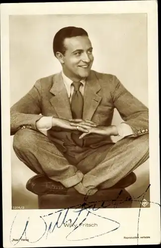 Ak Schauspieler Willy Fritsch, Portrait im Anzug, Autogramm