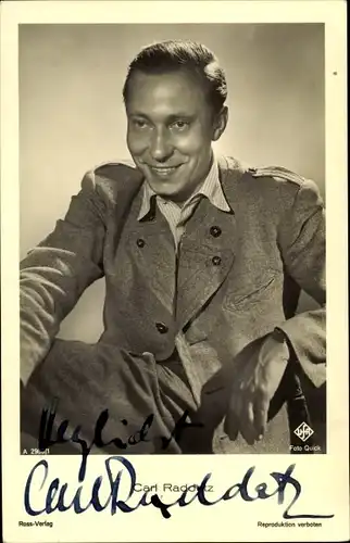 Ak Schauspieler Carl Raddatz, Sitzportrait, UFA Film, Ross Verlag A 2988 1, Autogramm