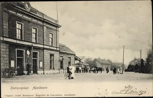 Ak Apeldoorn Gelderland, Stationsplein