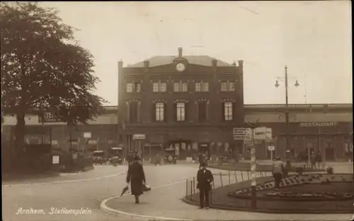 Ak Arnhem Gelderland Niederlande, Stationsplein, Bahnhof