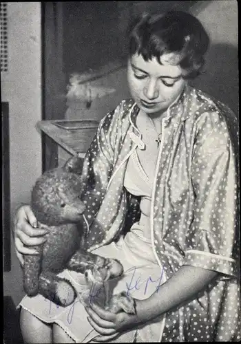 Foto Autogramm Schauspielerin Brigitte Zepf mit Teddy