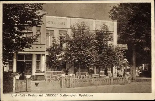 Ak Apeldoorn Gelderland, Hotel Café Restaurant Suisse, Stationsplein