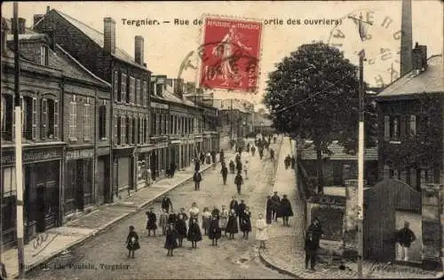 Ak Tergnier Aisne, Straßenpartie, Passanten