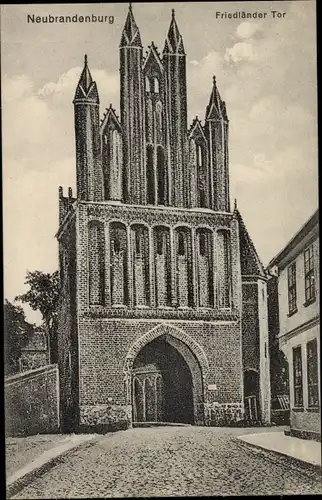 Ak Neubrandenburg in Mecklenburg, Friedländer Tor