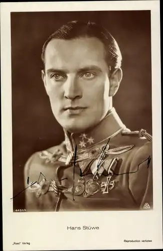 Ak Schauspieler und Opernregisseur Hans Stüwe, Portrait, Orden, Ross Verlag 4450/1, Autogramm