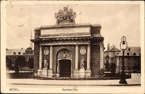 Ak Wesel am Niederrhein, Berliner Tor, Laternen