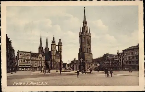 Ak Halle an der Saale, Marktplatz, Straßenbahn, Passanten, Kirche, Rathaus